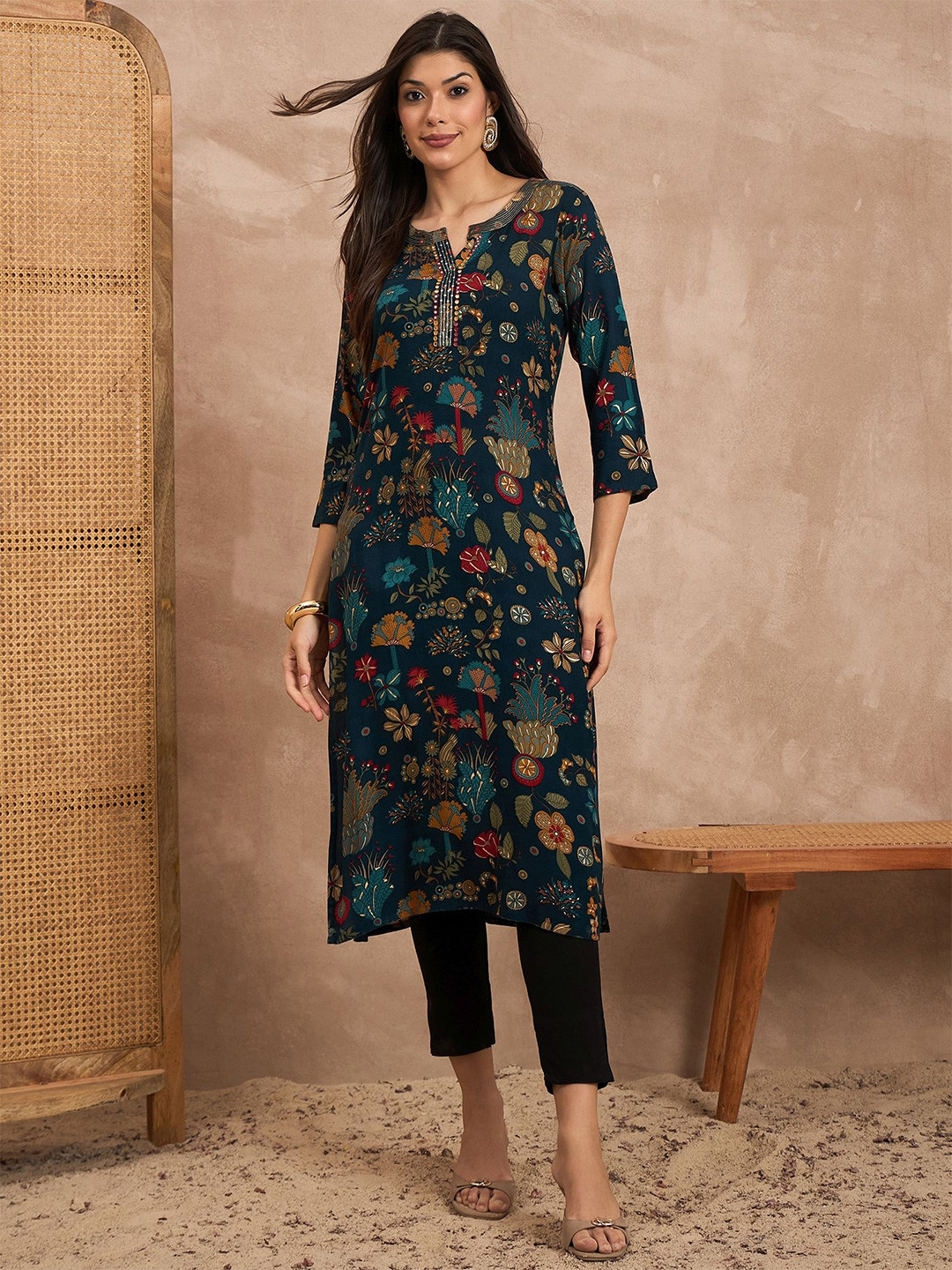 CHETI Women Floral Printed Beads and Stones Straight Kurta