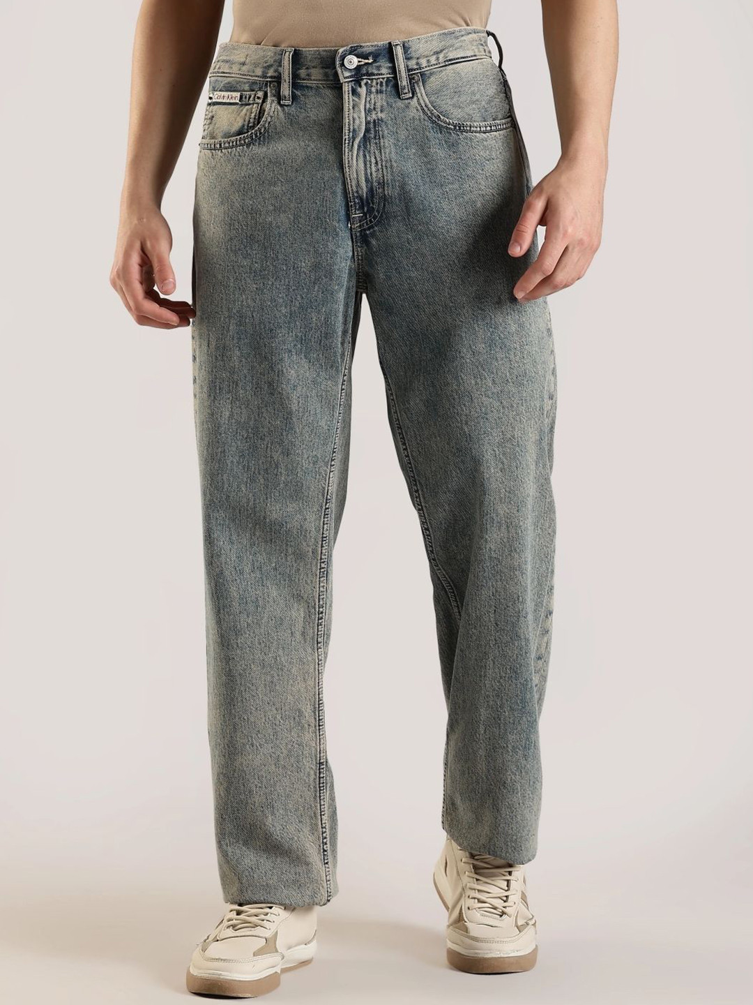 Calvin Klein Jeans Men Straight Fit Mid-Rise Light-Wash Light Fade Jeans