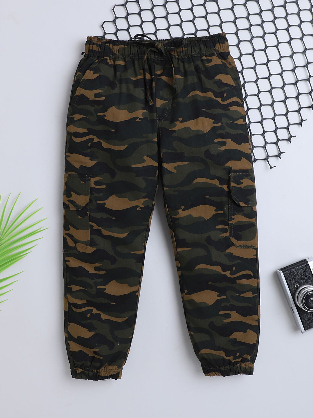 BAATCHEET Boys Camouflage Printed Regular Fit Mid-Rise Military Inspired Cotton Trouser