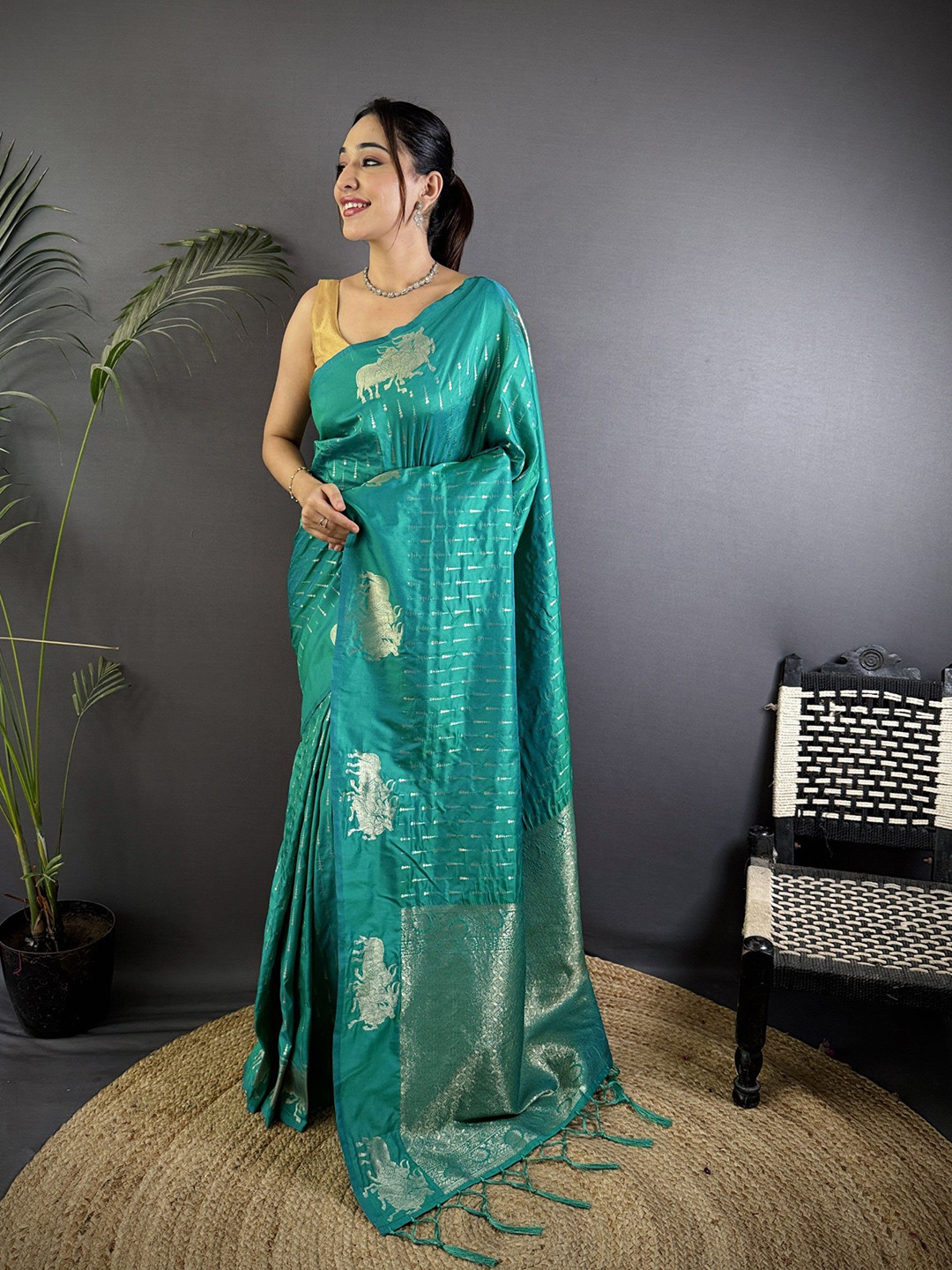 Mitera Woven Design Zari Lichi Silk Two Tone Banarasi Saree