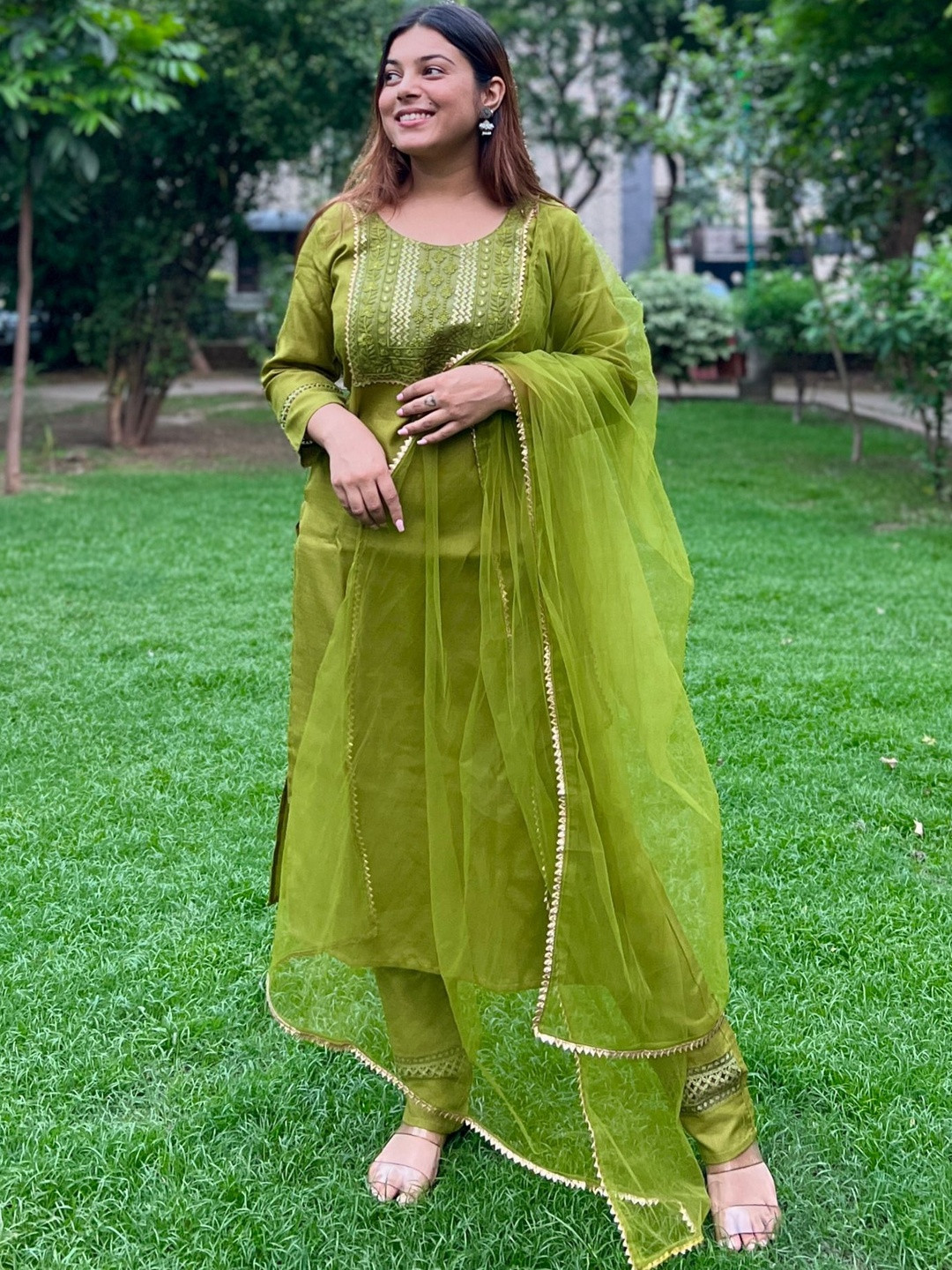 Twika Women Floral Embroidered Thread Work Kurta with Trousers & With Dupatta