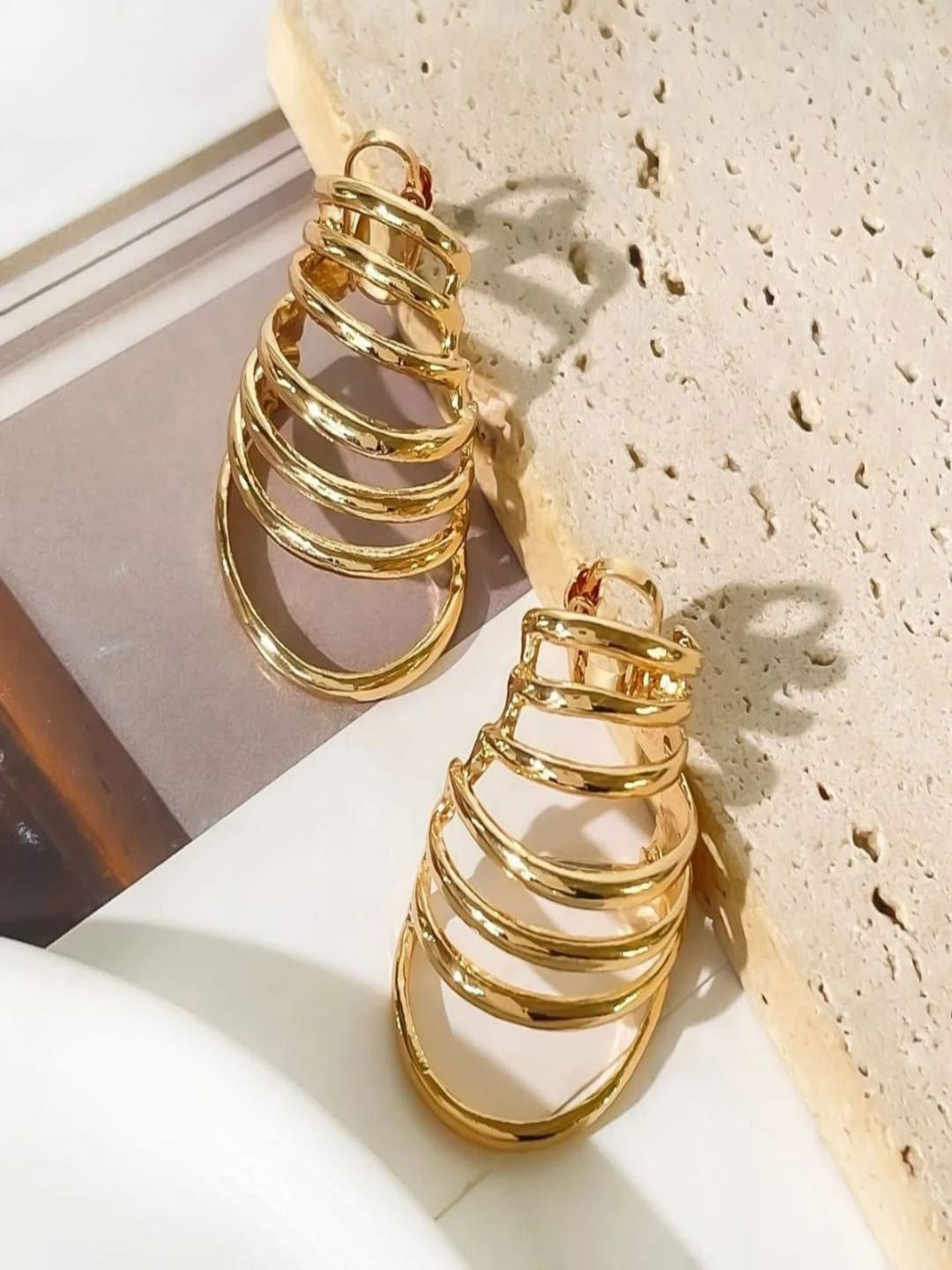 ROYAL NEEDS Stainless Steel Gold-Plated Chunky Korean Circular Shaped Ear Cuff