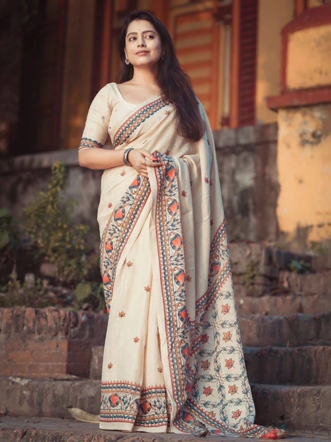 NIRAVE FASHION Floral Printed Saree