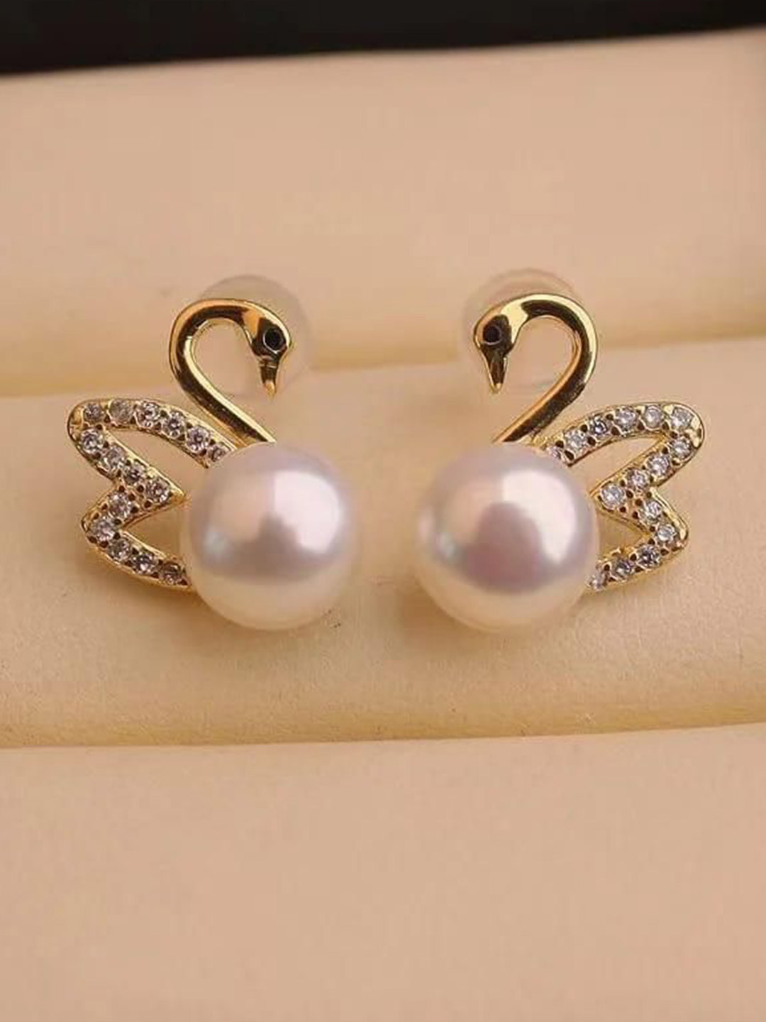 Estailo fashion Gold-Plated Stones Studded And Beaded Shaped Animal Shaped Studs