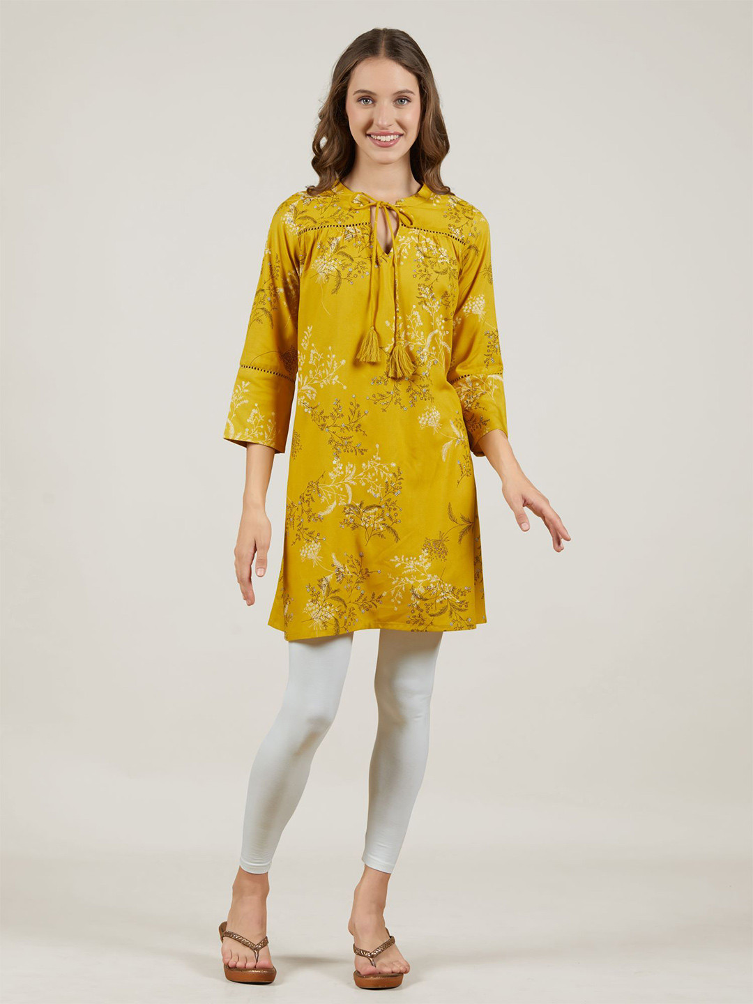 Madhuni Women Floral Printed Tie-Up Neck Straight Kurti