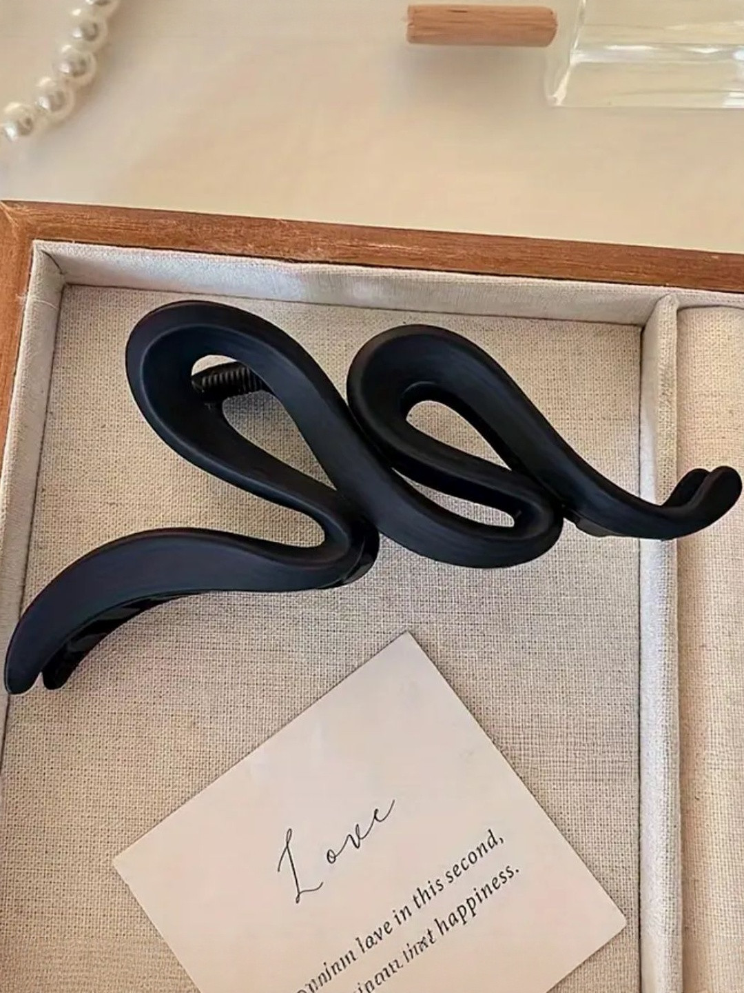 DIVASTRI Women Wave Design Claw Clip