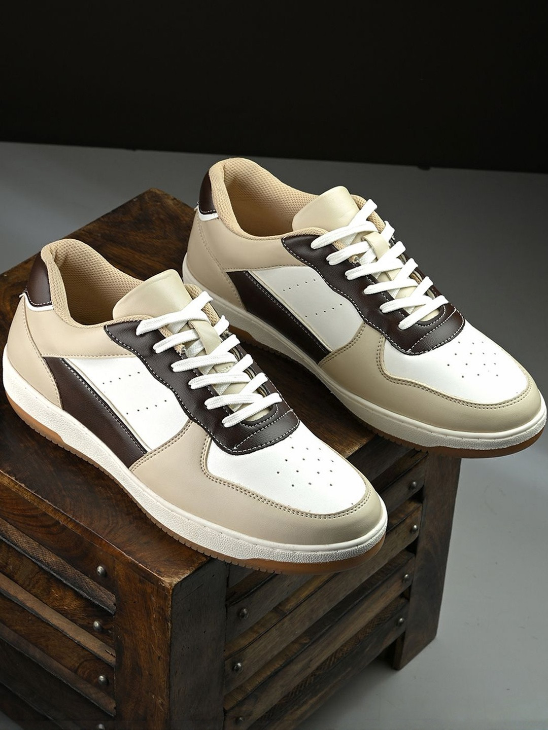 Roadster Men White Color Block Pattern Casual Sneakers