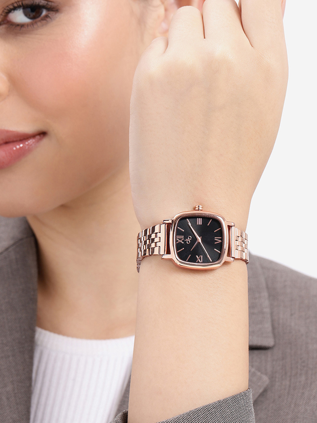 DressBerry Women Stainless Steel Dial & Bracelet Style Straps Analogue Watch UT-A8642BLK