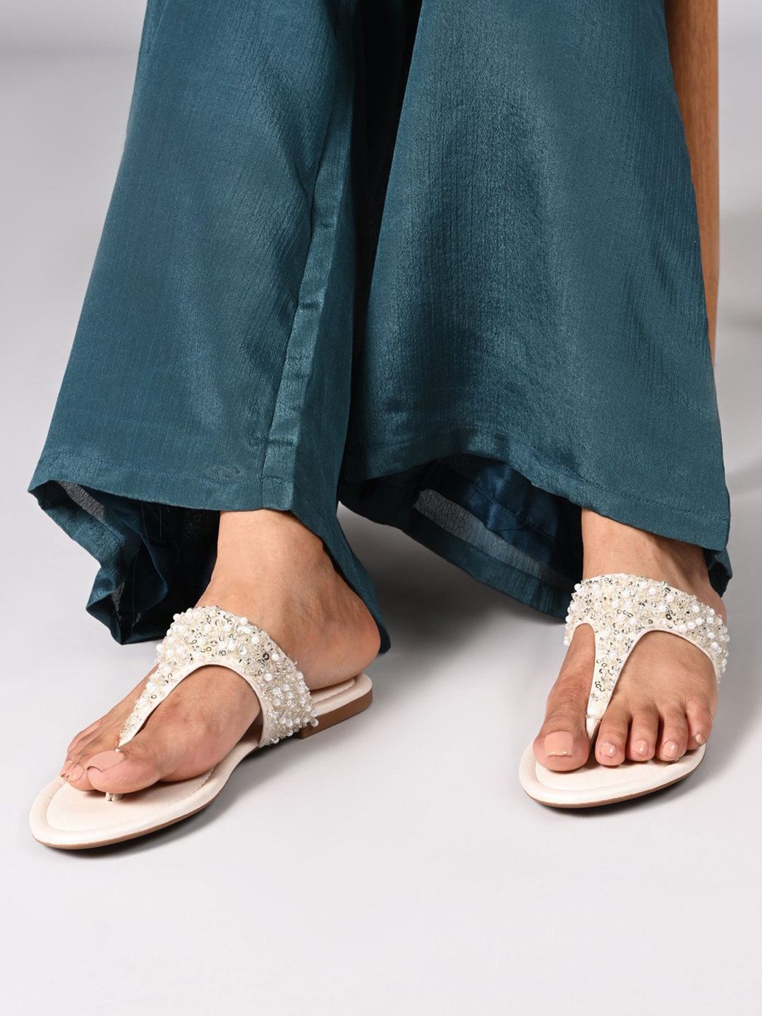 CAI Women Silver & White Beaded Thong Open Toe Flats