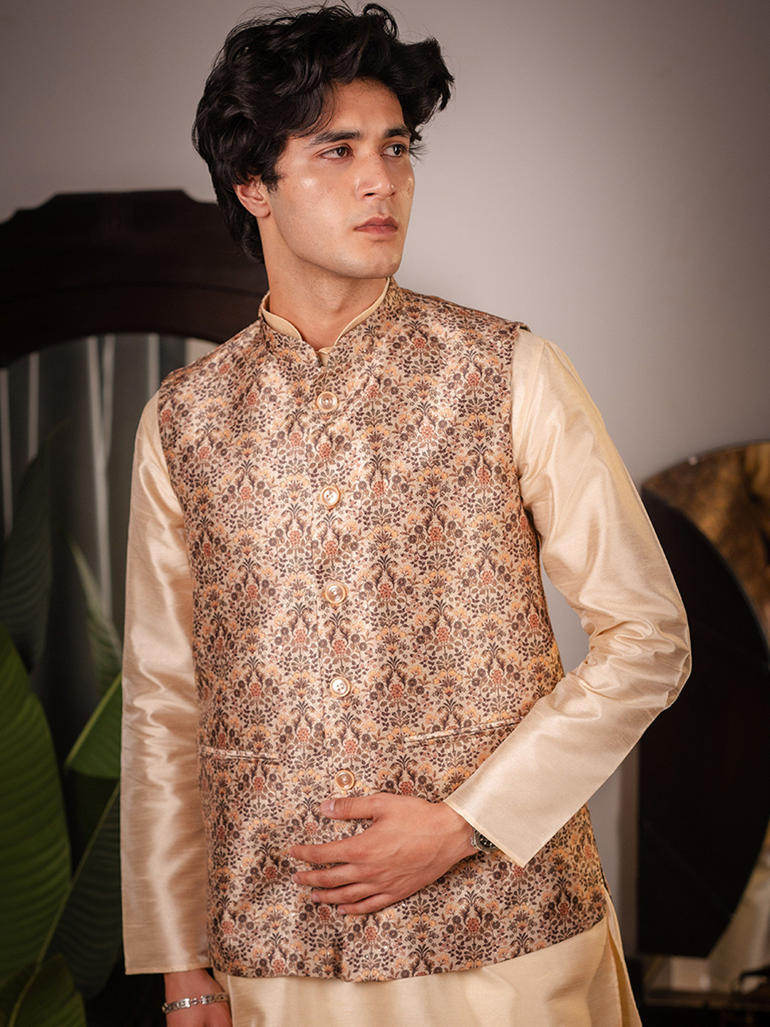 SUUTRAA BY SG Barcade Mandarin Collar Neck Sleeveless Nehru Jacket