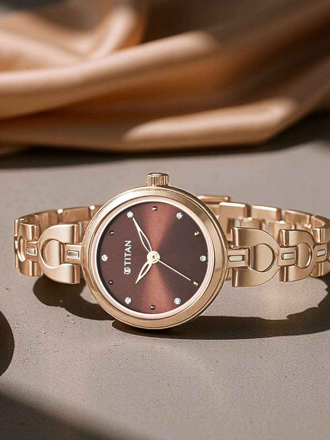 Titan Women Brown Brass Dial & Rose Gold Toned Bracelet Style Straps Analogue Watch 2601WM04