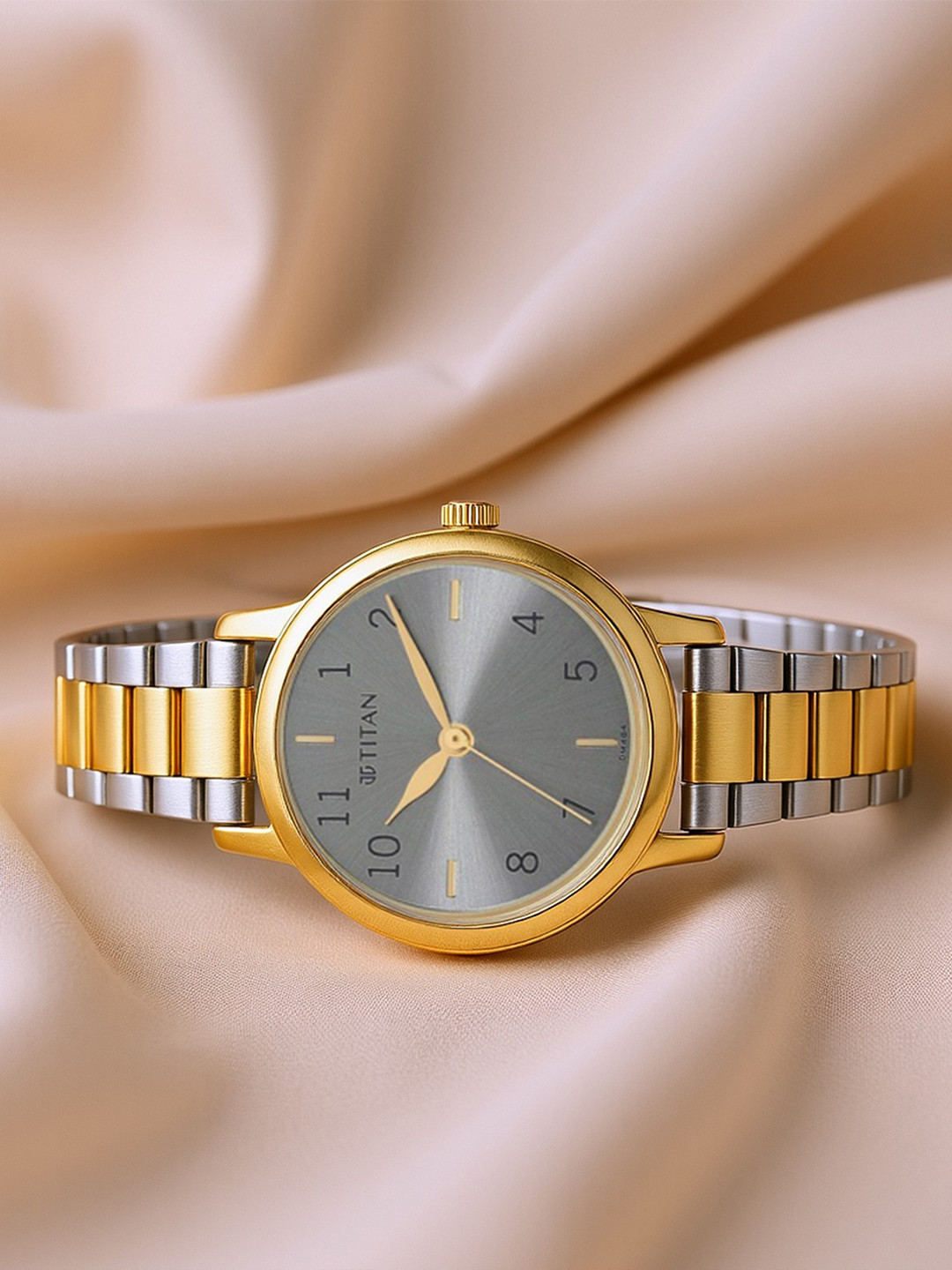 Titan Women Textured Dial & Bracelet Style Stainless Steel Straps Analogue Watch 2678BM01