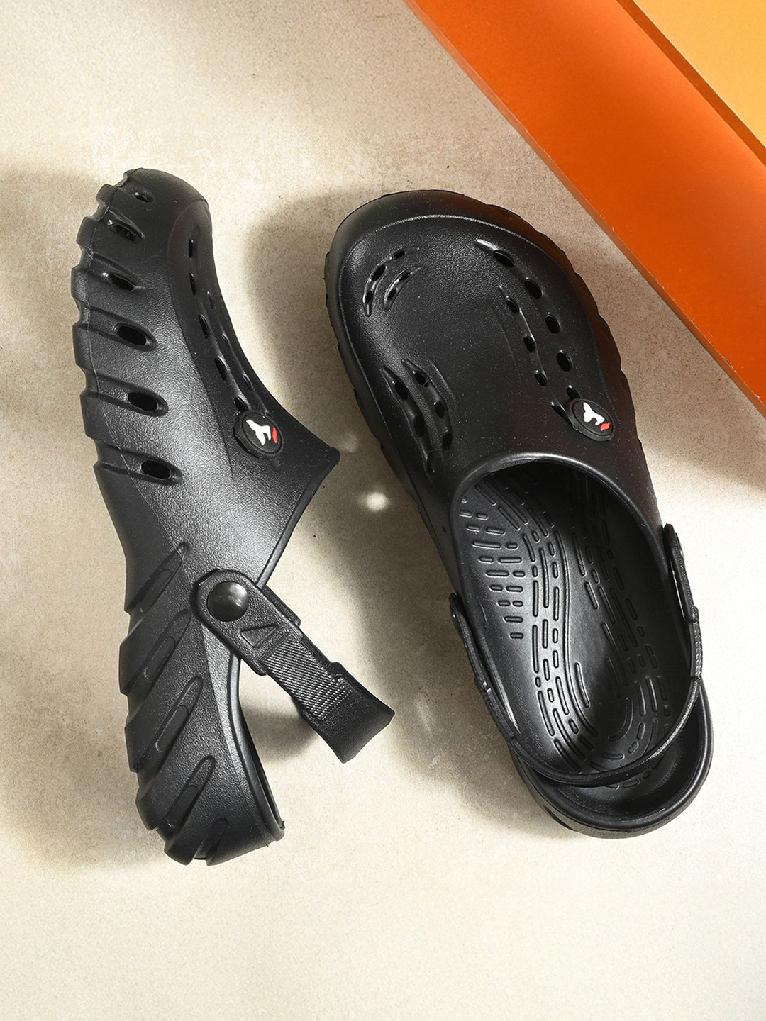 BIRDE Patterned Outsole Clogs