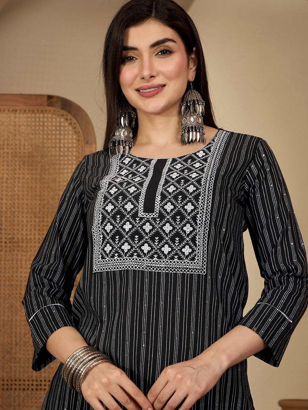 Skylee Pop Embroidered Sequinned Straight Kurta