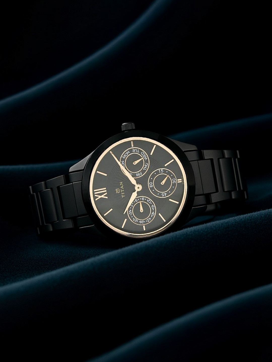 Titan Women Black Analogue Watch 2570NM01