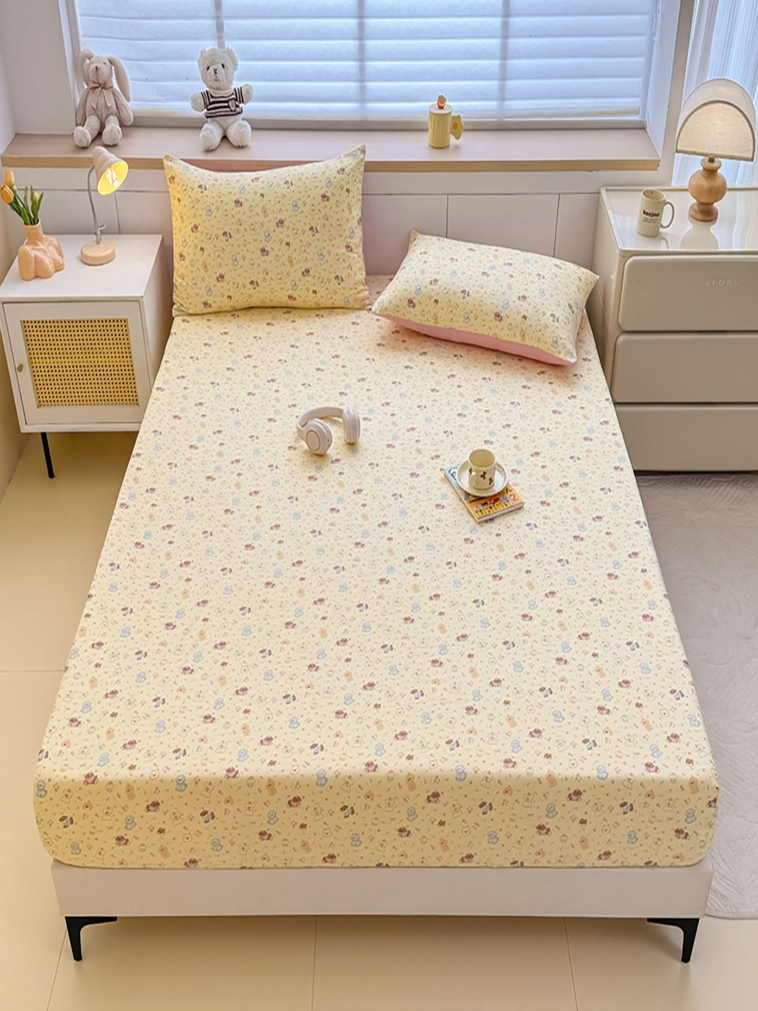 JC HOME Yellow Graphic Printed 140 TC King Bedsheet Set-1.80 m x 2 m