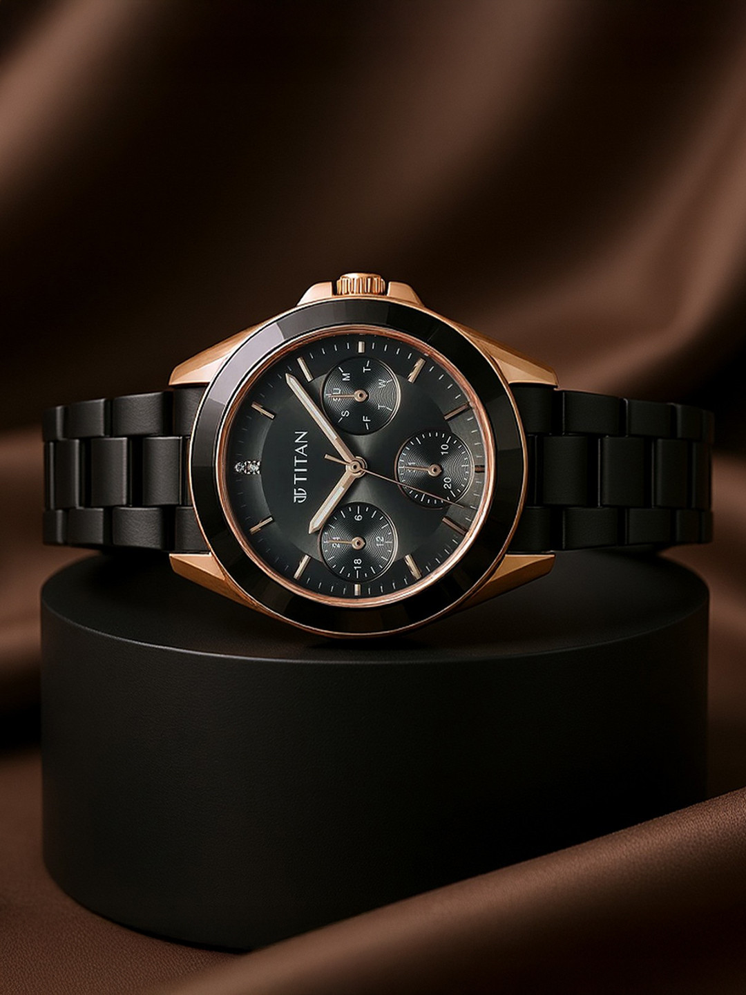 Titan Women Dial & Stainless Steel Bracelet Style Straps Analogue Watch 95315KM02