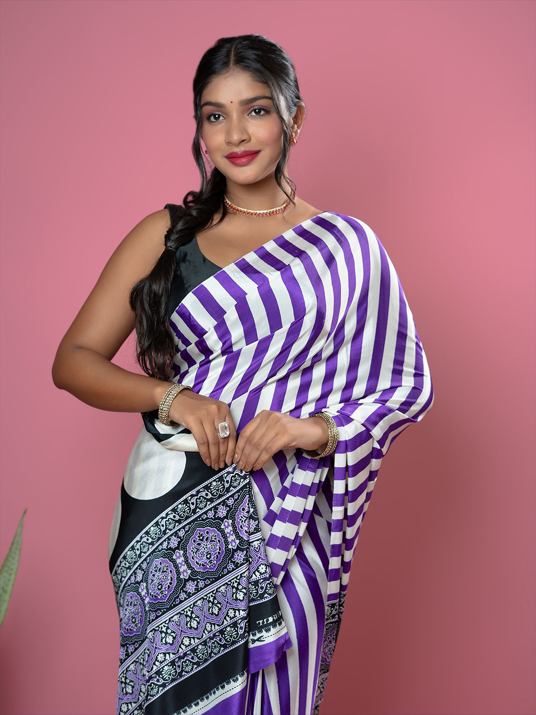 HELLA FASHIONS Digital Striped Print Saree