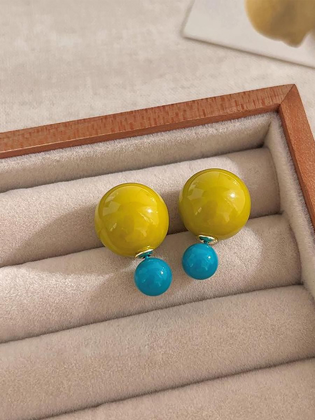 EL REGALO Spherical Shaped Double Sided Studs
