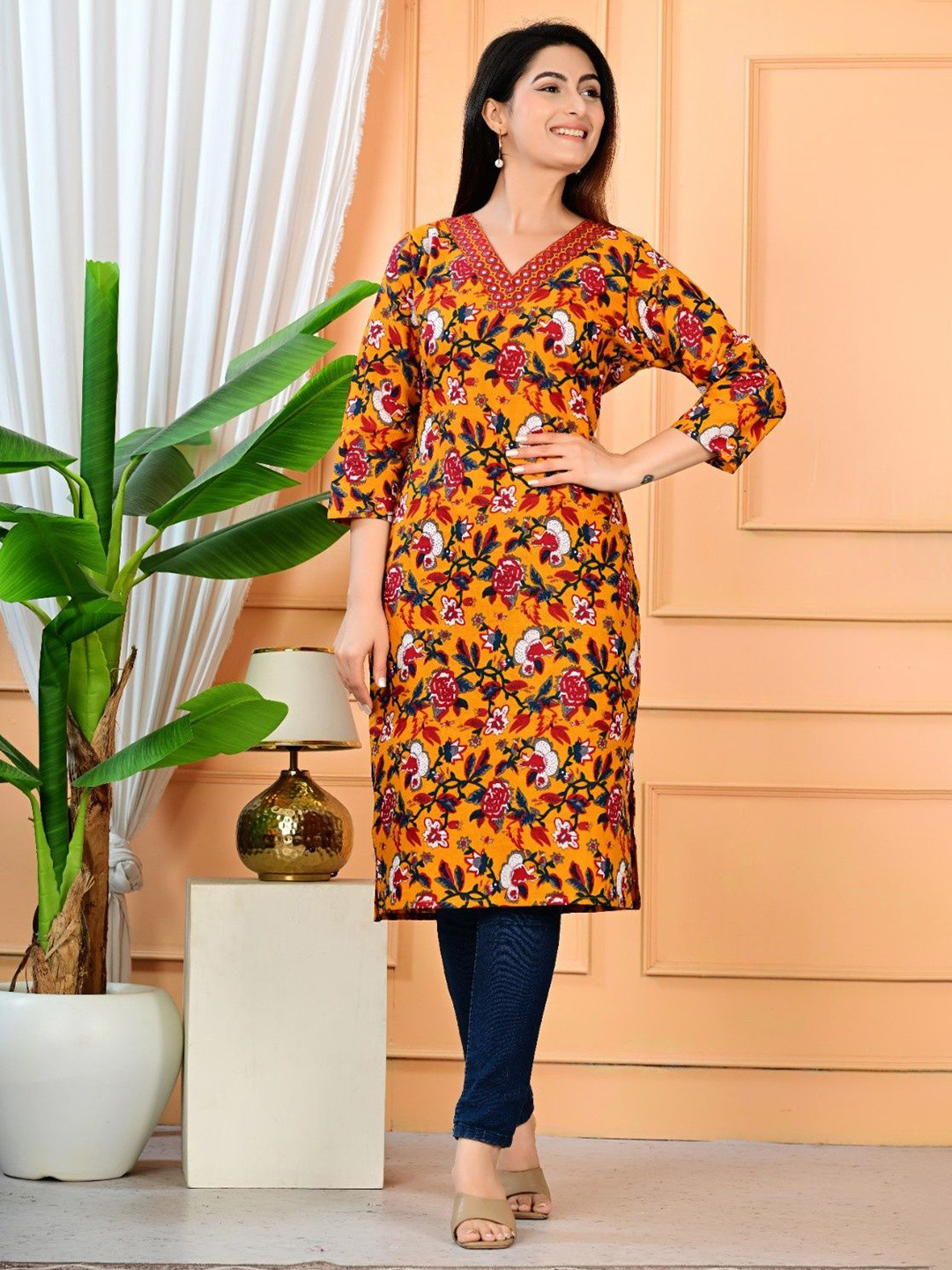 GUNDIA FASHION Women V-Neck Floral Print Mirror Work Kurta