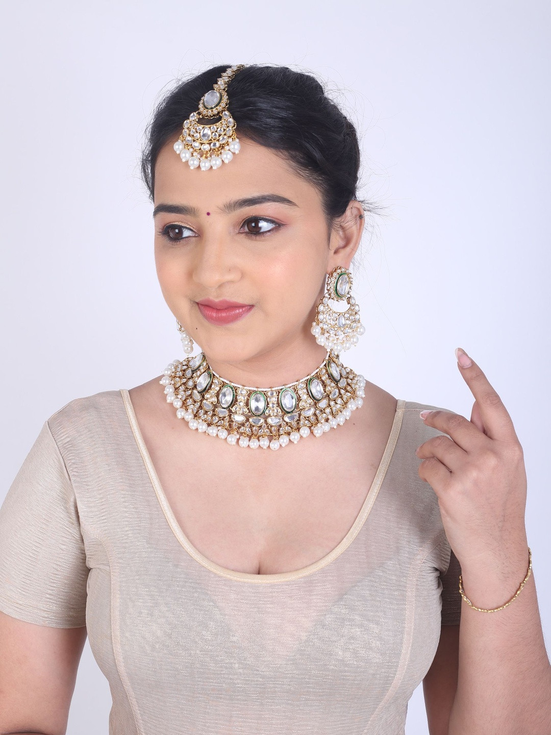 SAMC Gold Plated Kundan Jewellery Set With Maangtikka