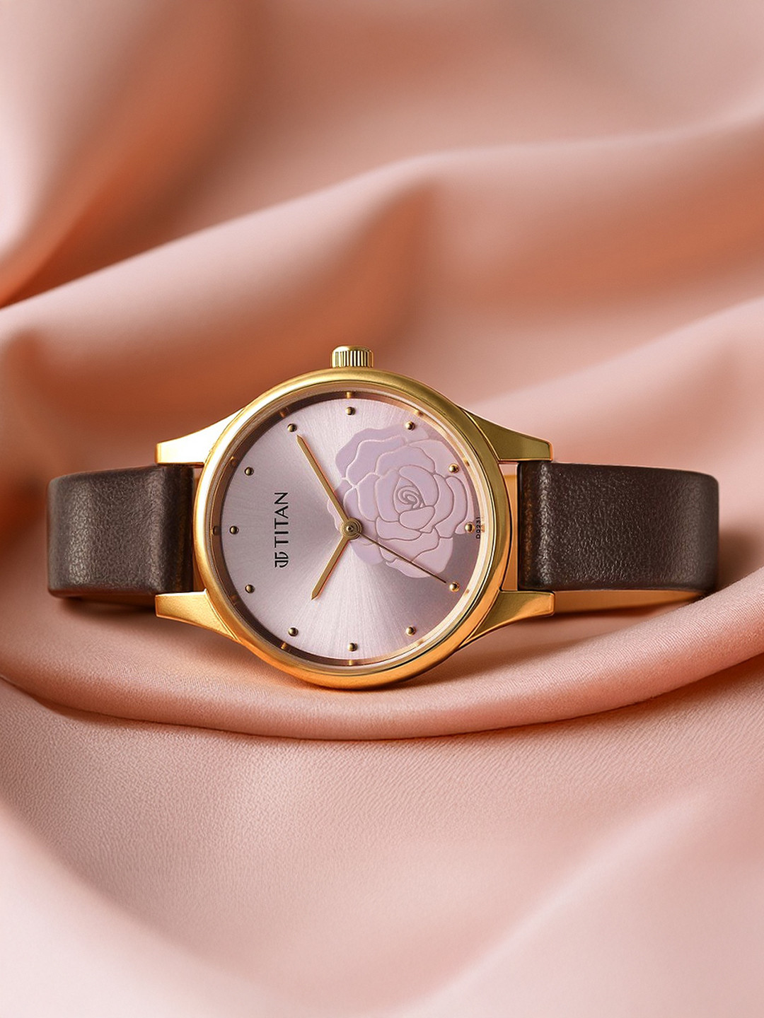 Titan Women Leather Straps Analogue Watch 2679YL02