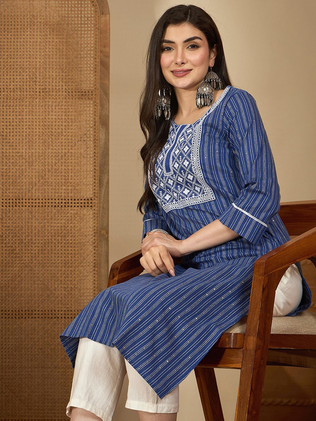 Skylee Pop Women Striped Embroidered Kurta