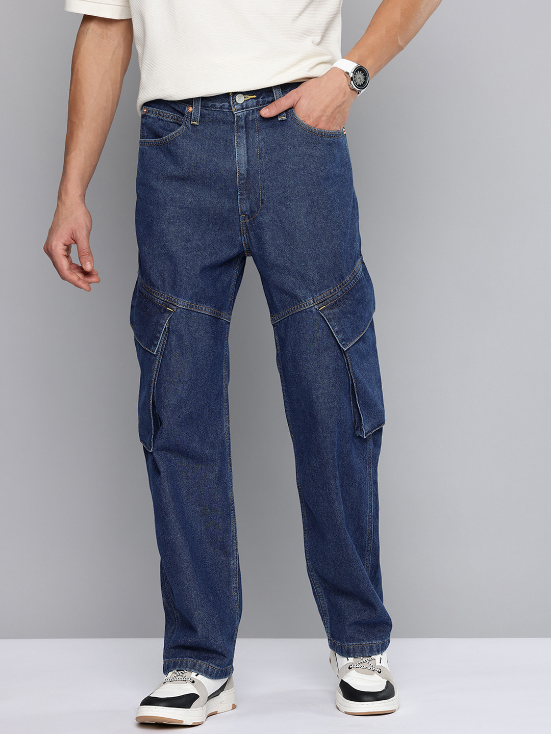 Levis Men 565 Straight Fit Mid-Rise Light Fade Stretchable Pure Cotton Cargo Styles Jeans