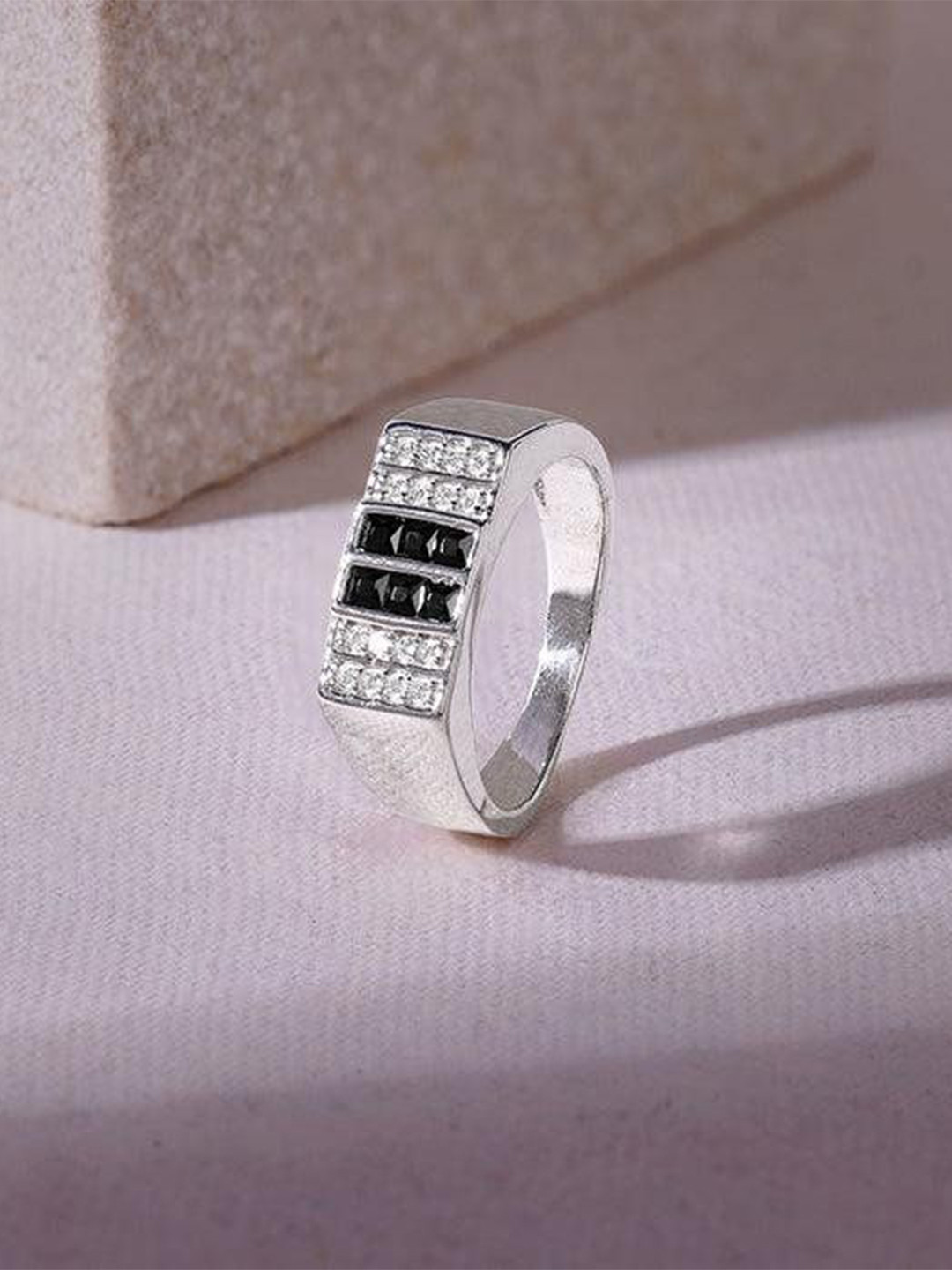 GIVA Men Silver Eminent Glow Ring