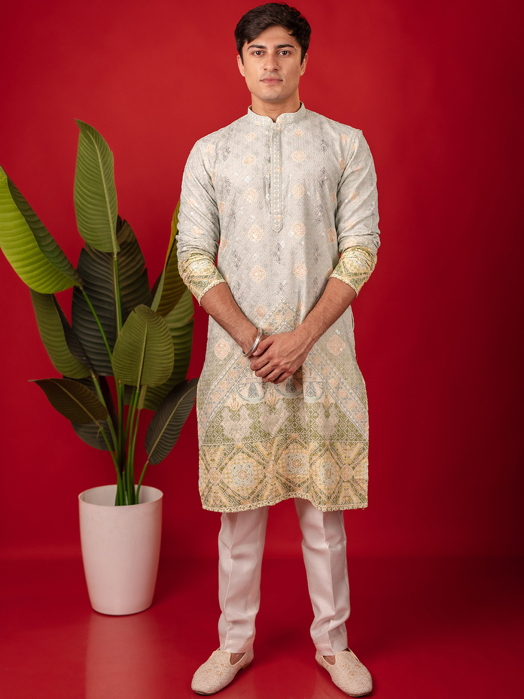 SUUTRAA BY SG Men Embroidered Knee Length Regular Straight Kurta with Pyjamas