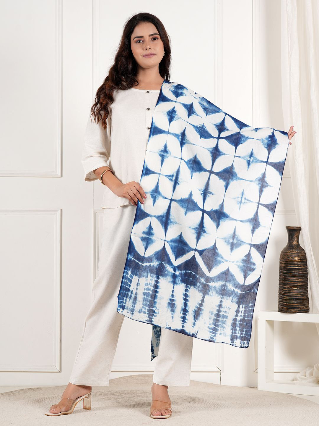 Style Shoes Women Geometric Dyed Cotton Stole with Printed Border
