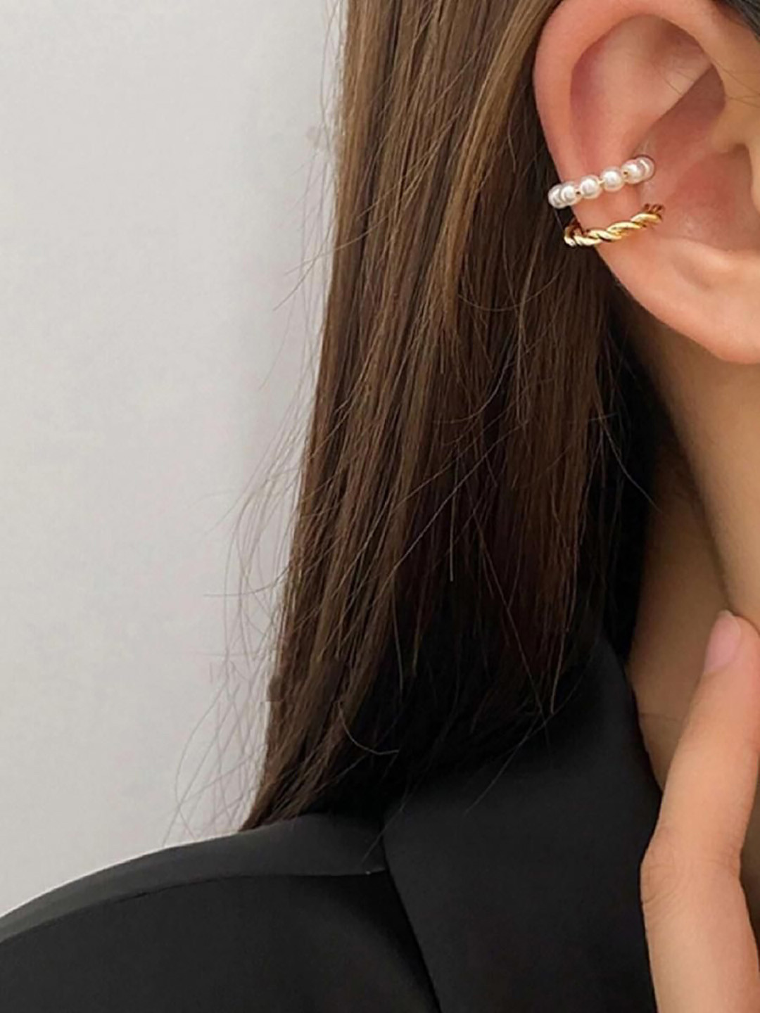 EL REGALO Artificial Beaded Spherical Shaped Ear Cuff