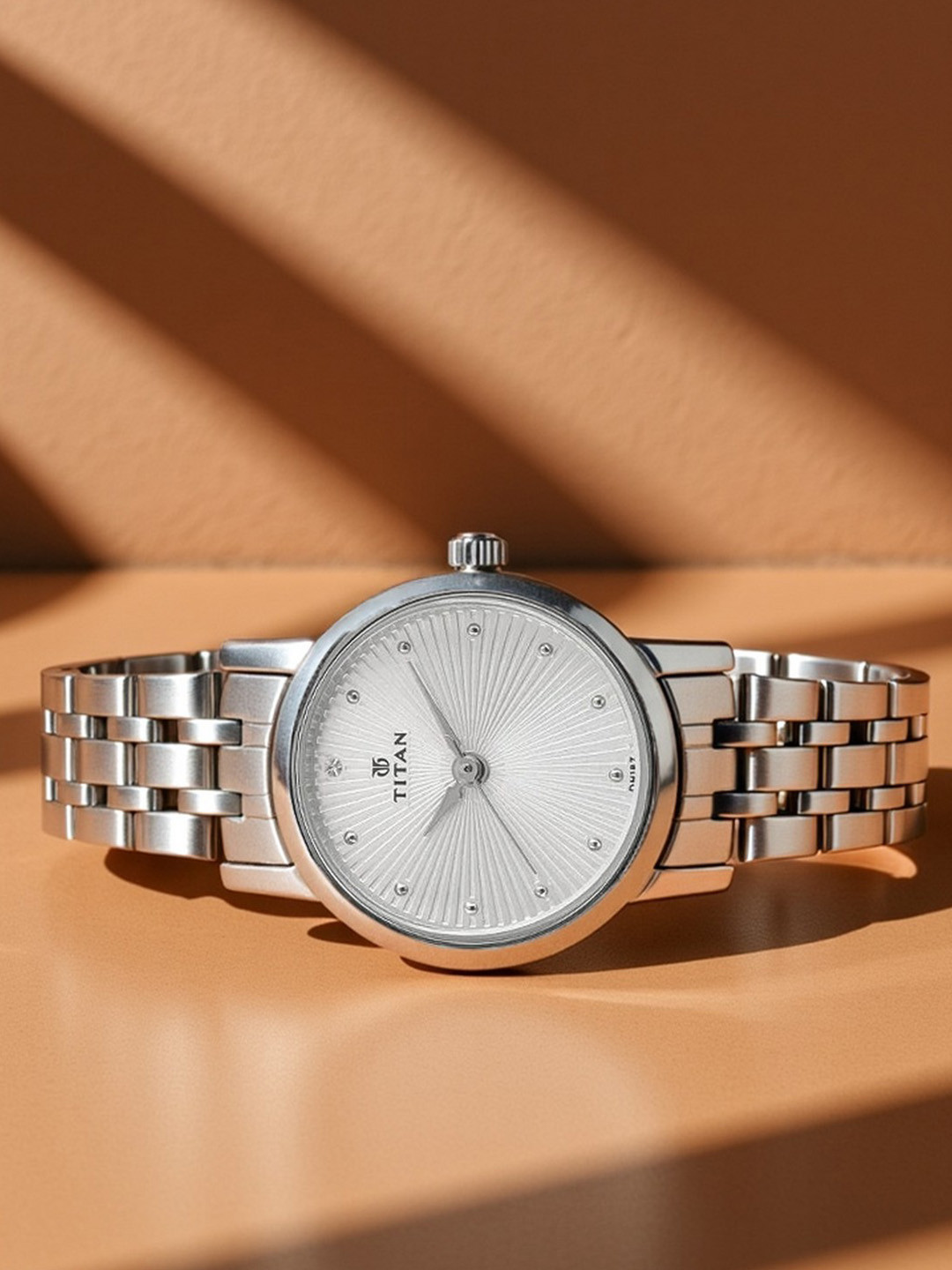 Titan Women Silver-Toned Analogue Watch 2593SM01