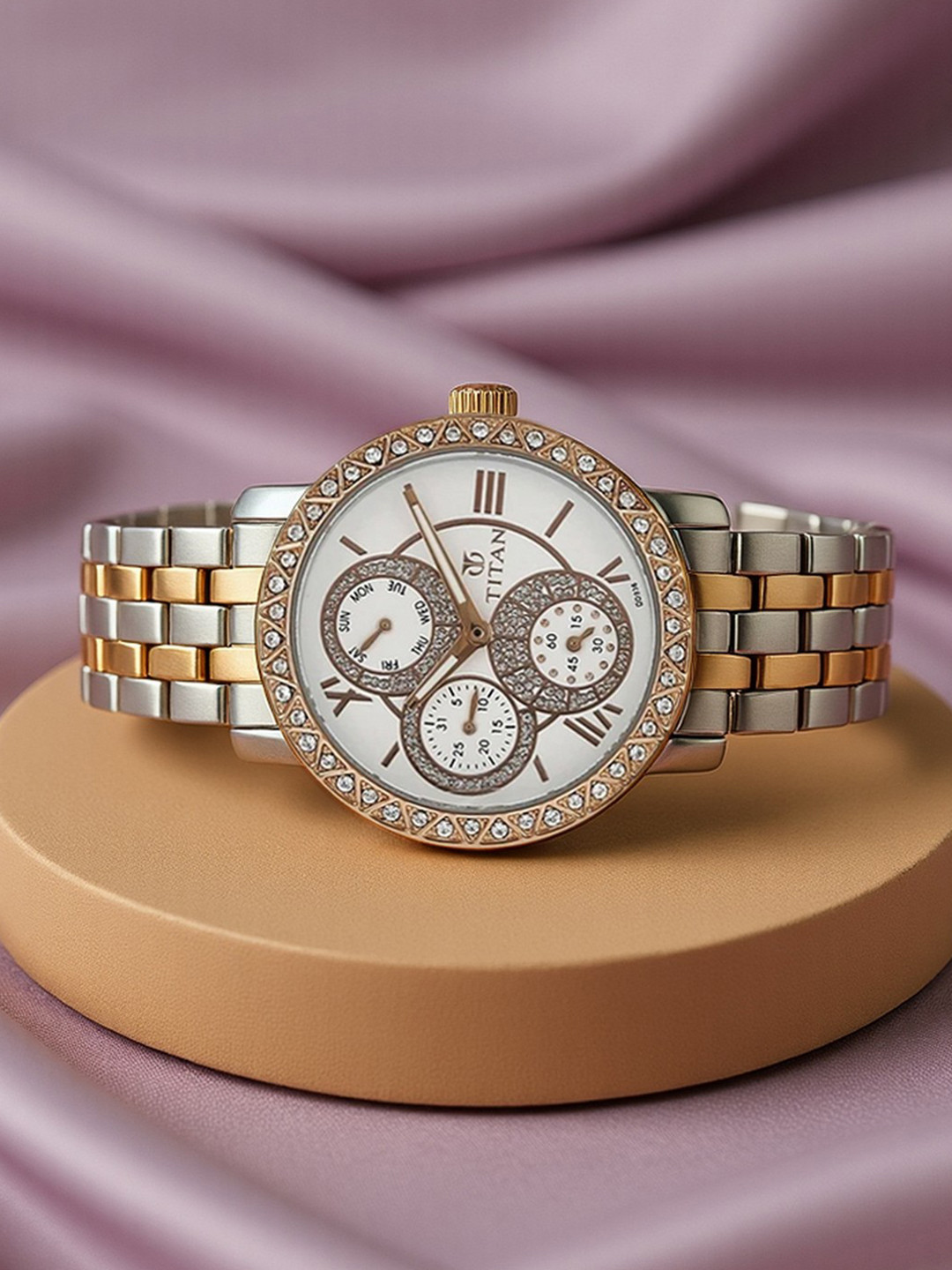 Titan Upgrades Women White Analogue watch NL9743KM01