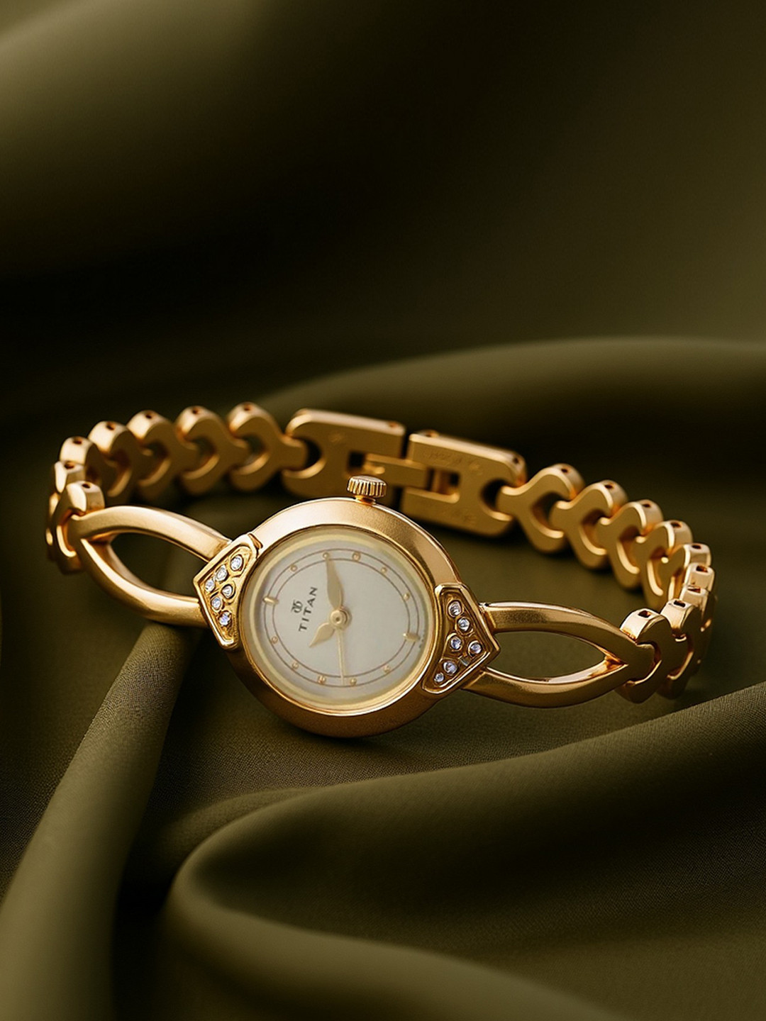 Titan Women White Dial Watch NE2468YM04