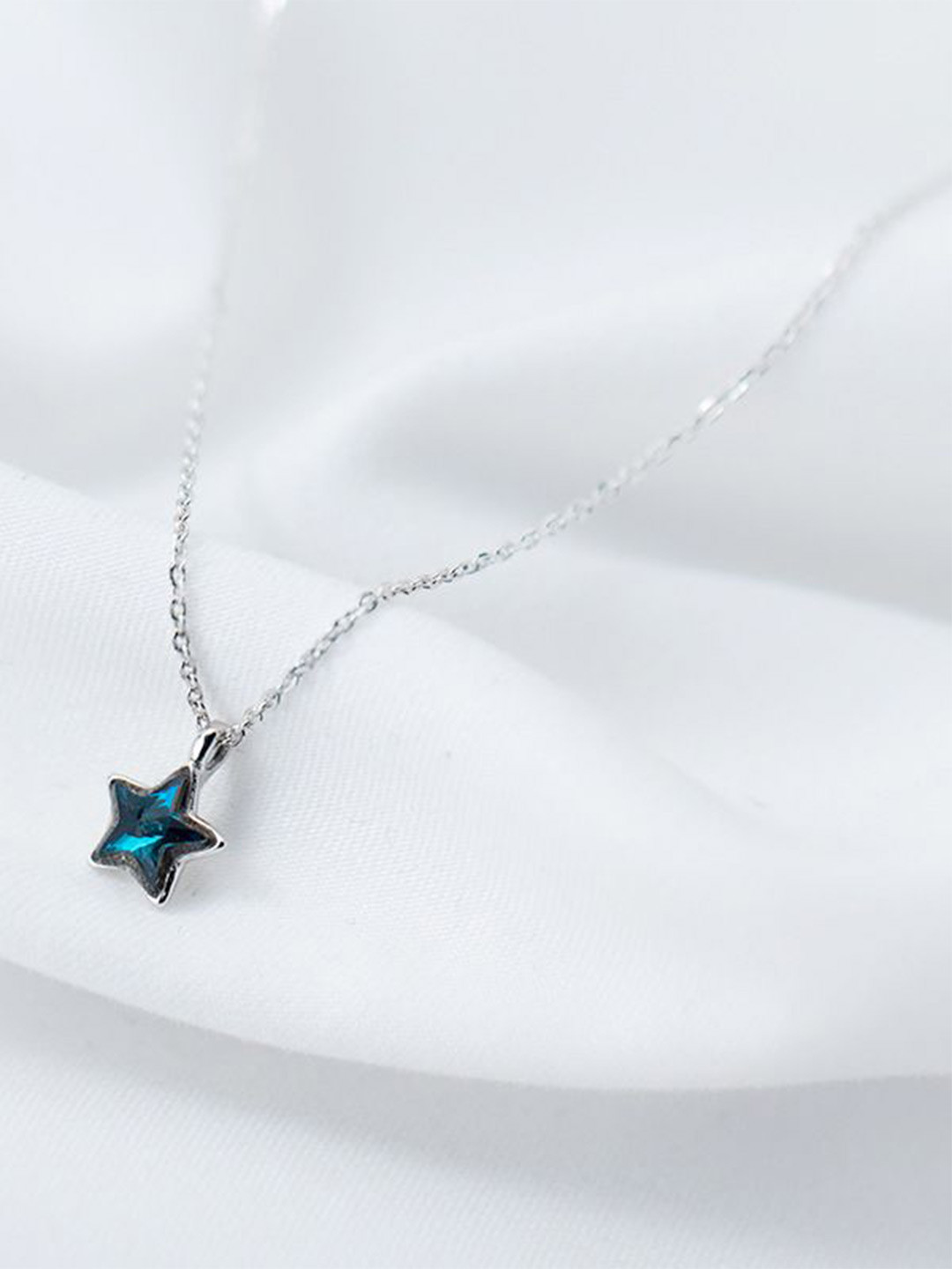 MYSTICFLAVIA Sterling Silver Rhodium-Plated Star Shaped Pendant With Chain