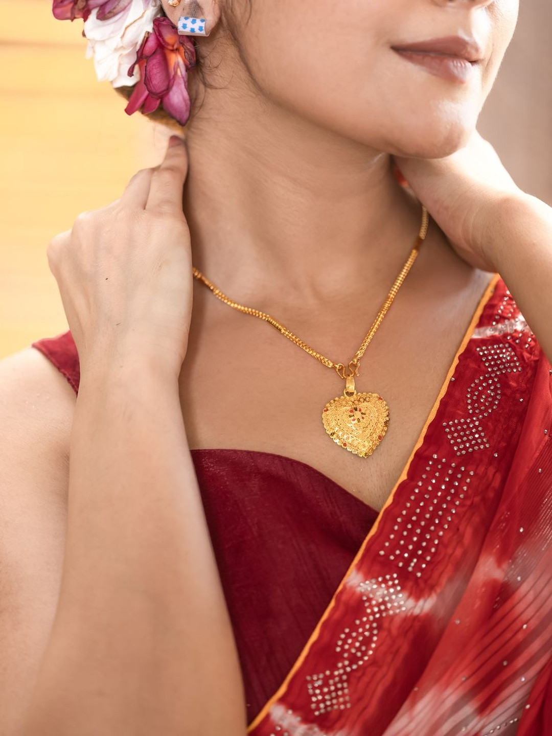 NKR GOLD Gold Toned Heart Necklace