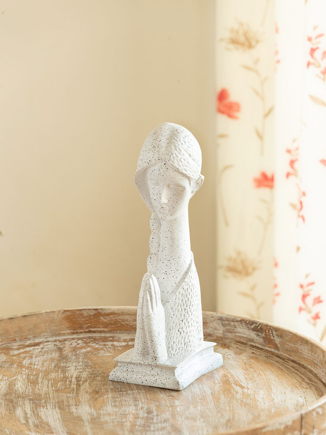 ExclusiveLane 'The White Praying Lady' Resin Decorative Showpiece Figurine