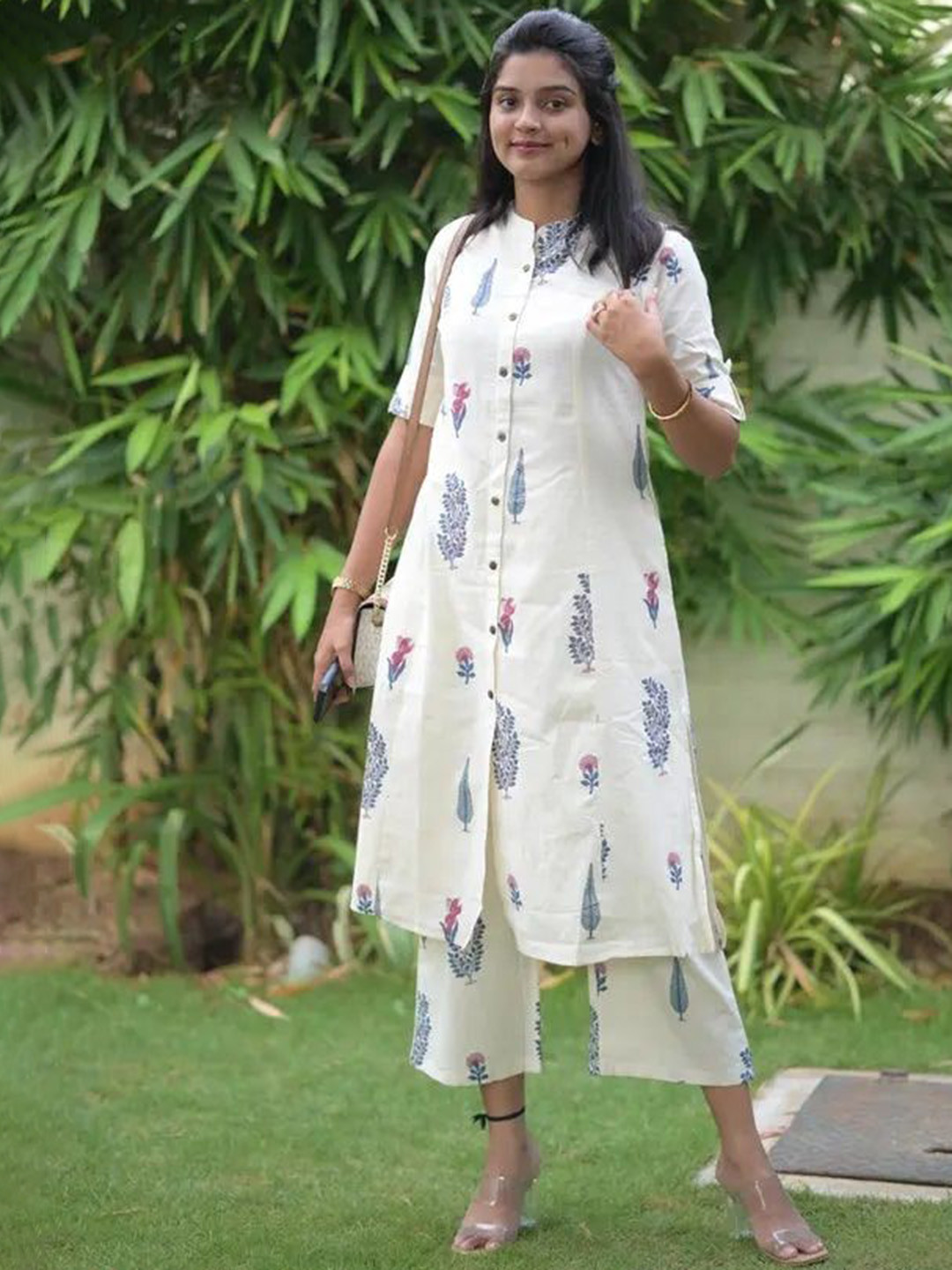 SOMAPAH Women Floral Printed Mandarin Collar Regular Kurta with Trousers