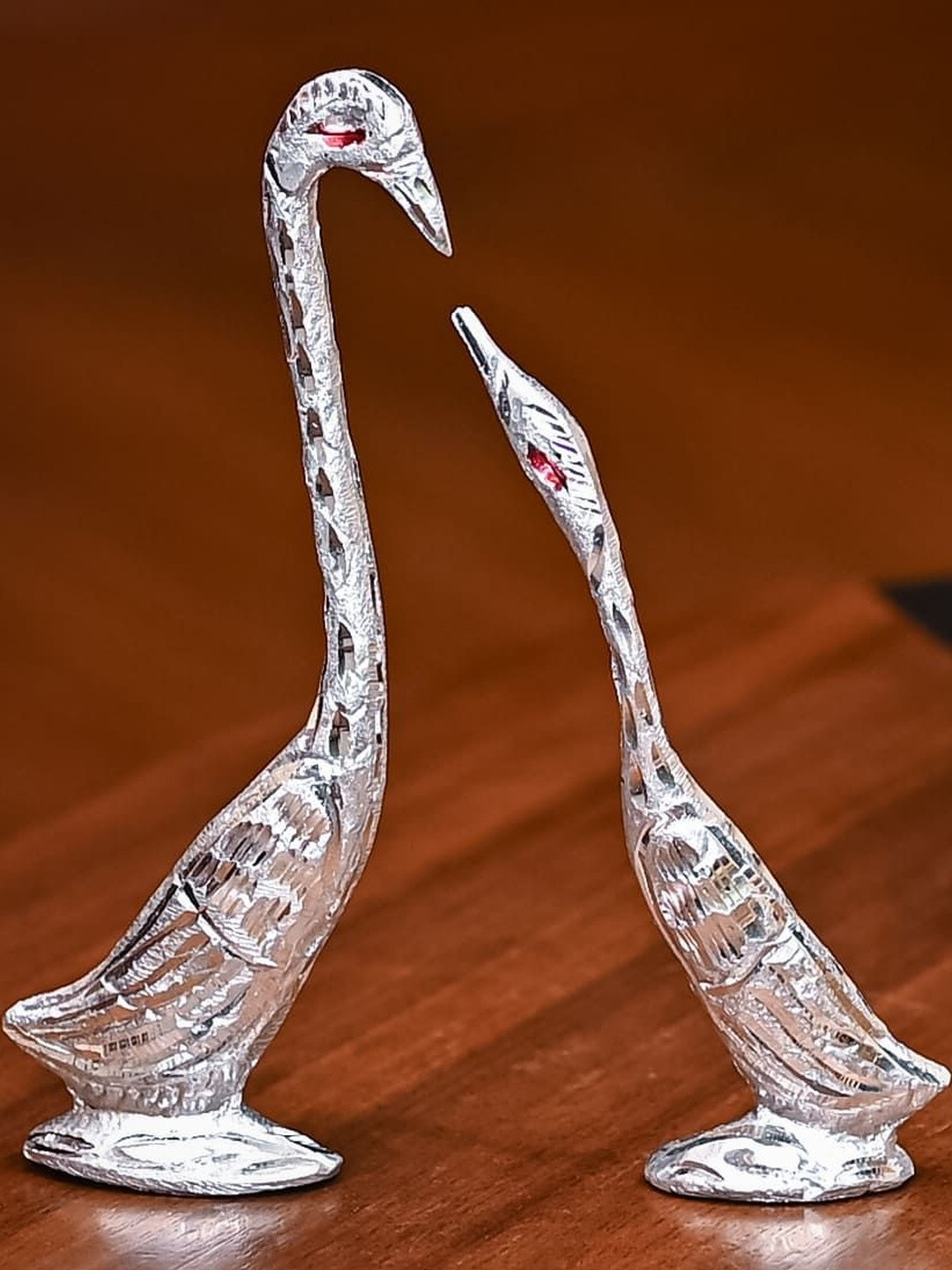 HINDCRAFT Silver Swan Couple Statues Decor