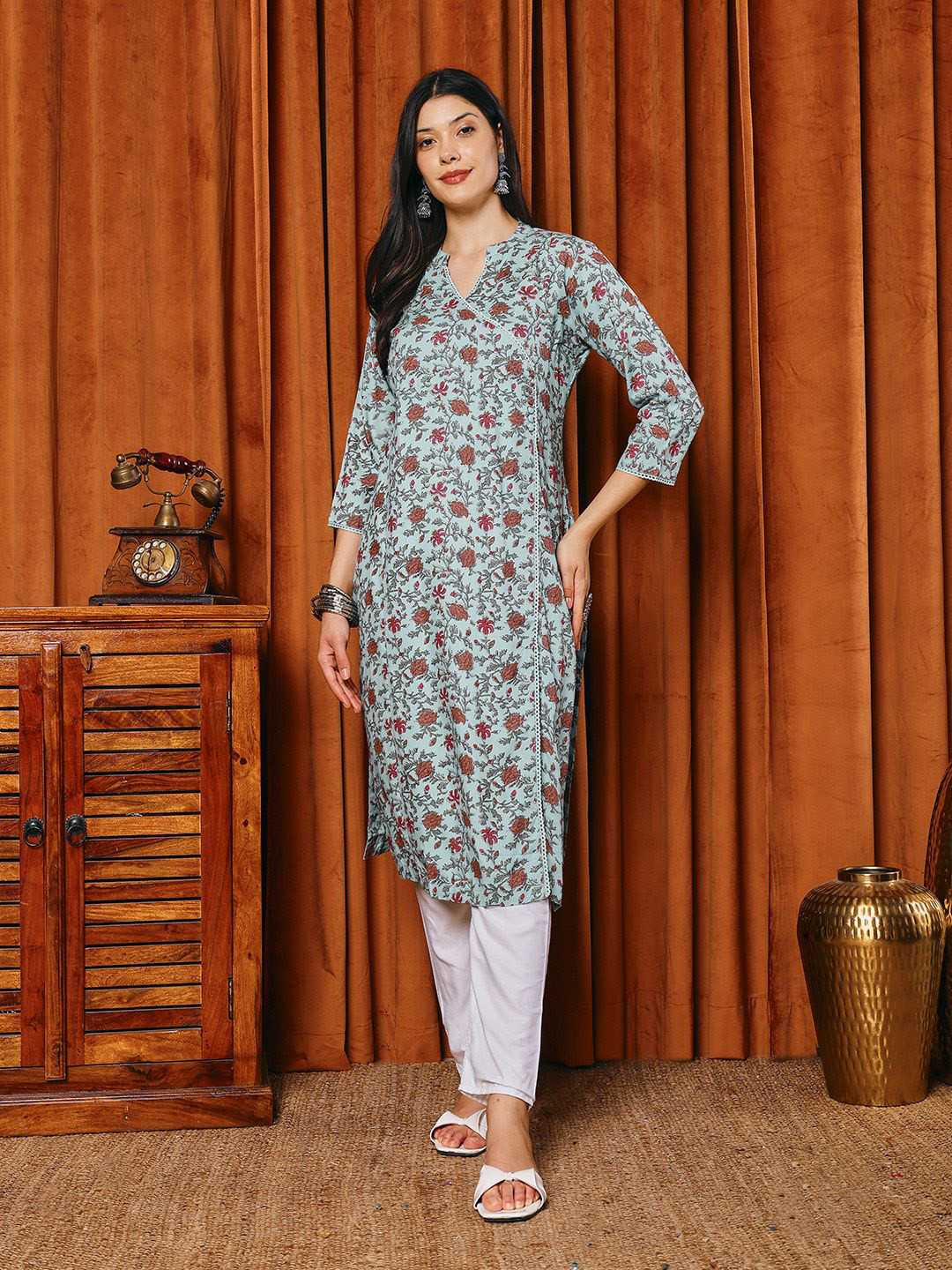 Meena Bazaar Women Cotton Floral Printed Thread Work Kurta