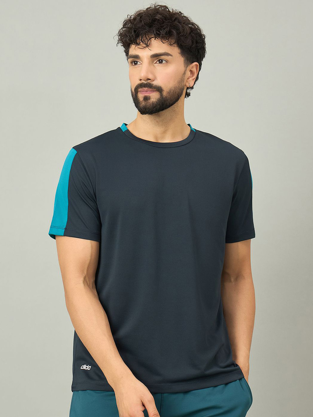 DIDA Men Solid Round Neck T-shirt