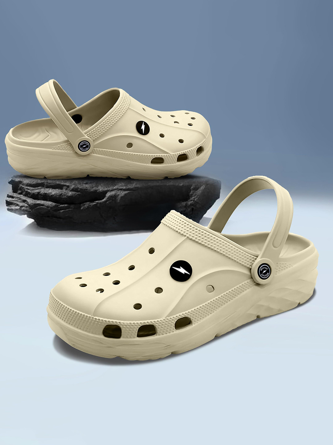 Bruton Men Solid Clogs