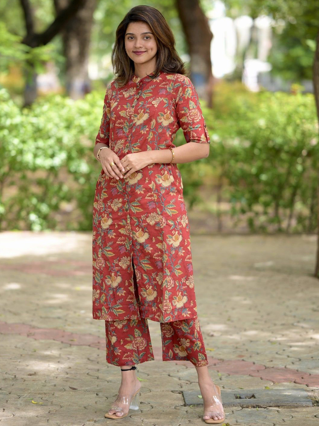 SOMAPAH Women Floral Printed Kurta with Palazzos