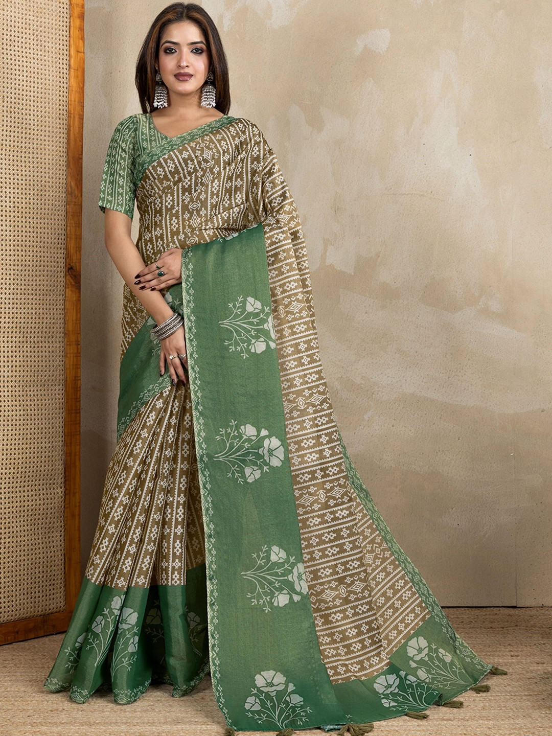 DIVASTRIArt Silk Block Print Saree