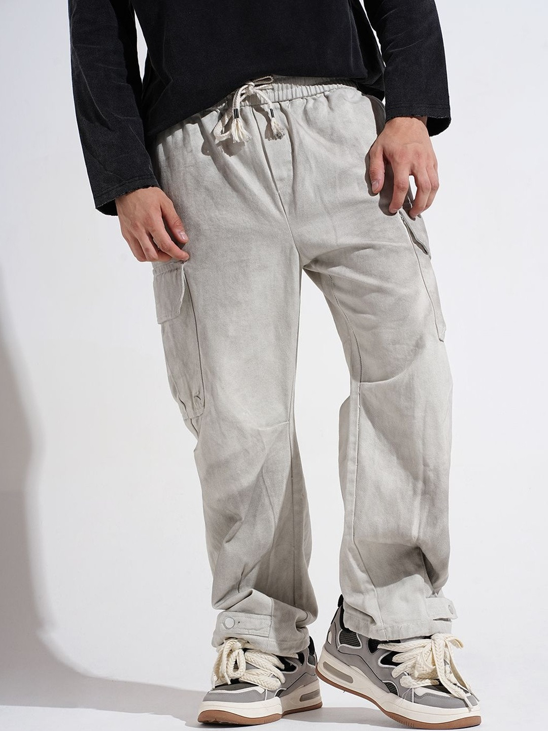 SHOWOFF Men Grey Jean Relaxed Fit Low-Rise Light Fade Stretchable Jeans