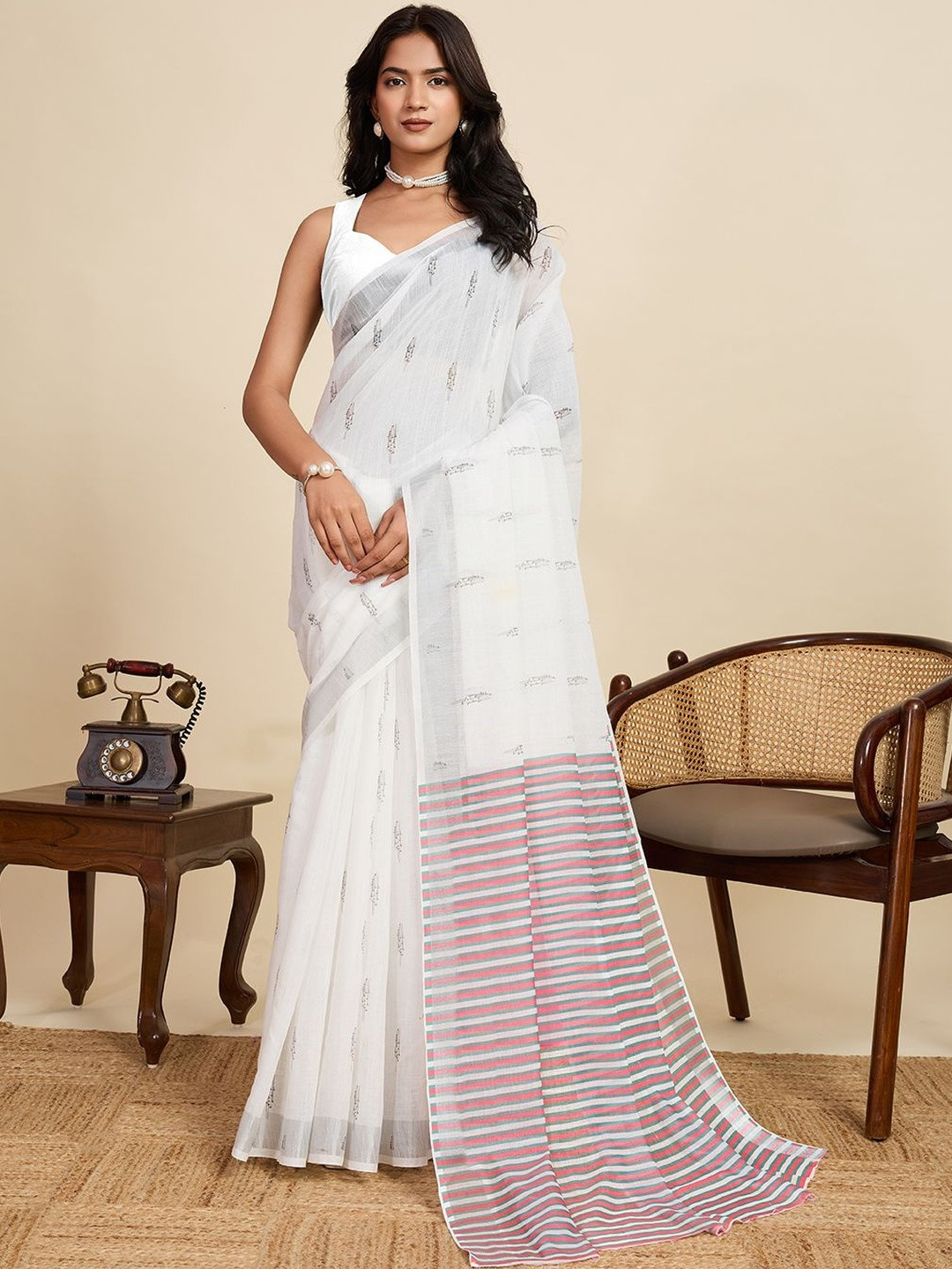 VS MALL Women Zari Detail Linen Saree