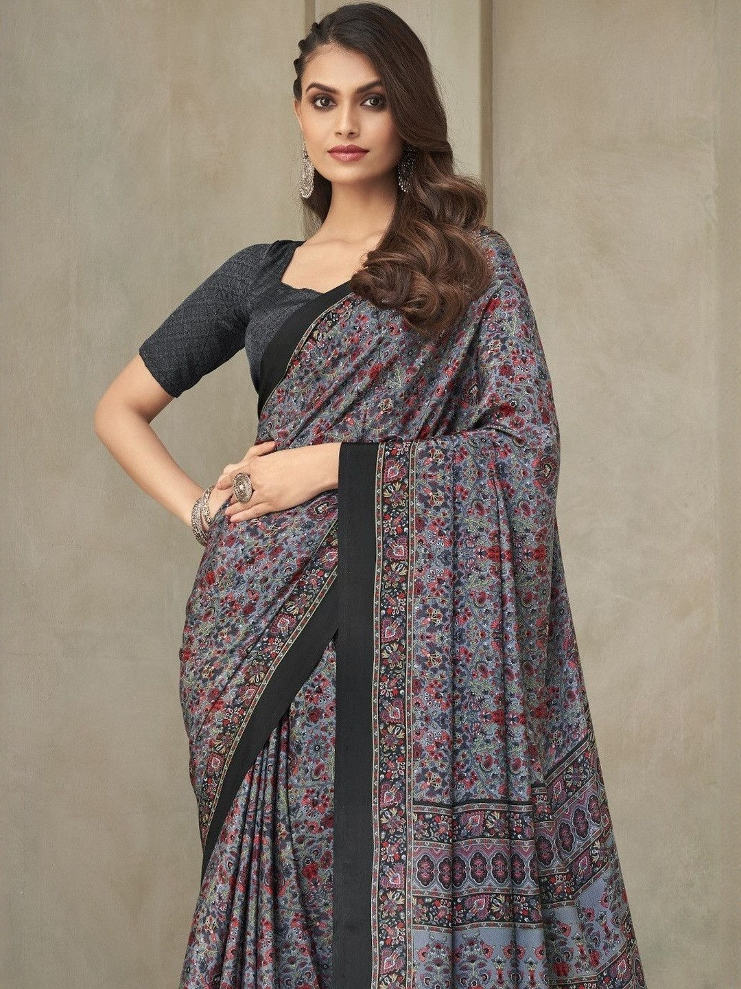 The Fashion Attire Floral Print Daily Wear Crepe, Silk Blend Saree (Grey)