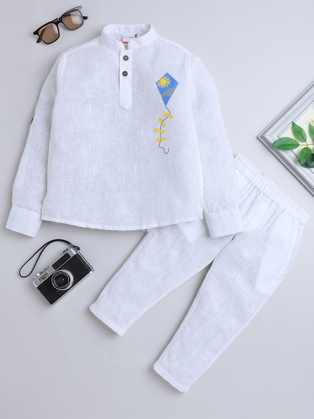 BAATCHEET Boys Kite-Printed Cotton Linen Kurta With Pyjama