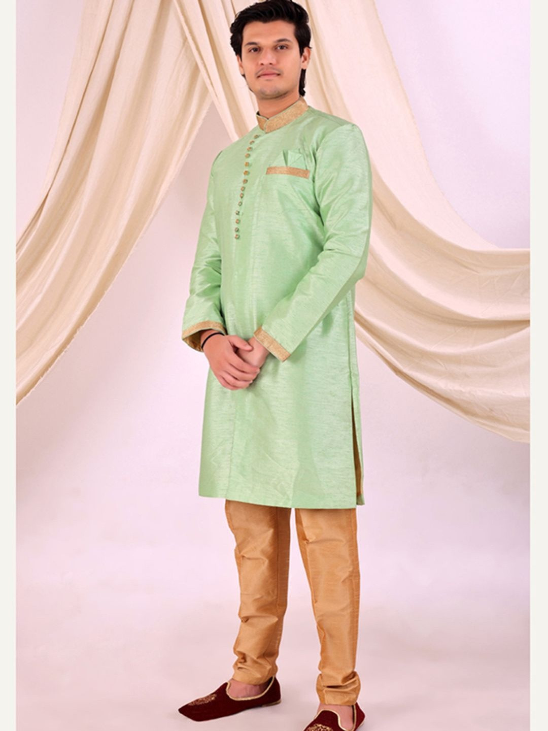 Desibutik Men Green Golden Coller Solid Mandarin Collar Ethnic Straight Sherwani